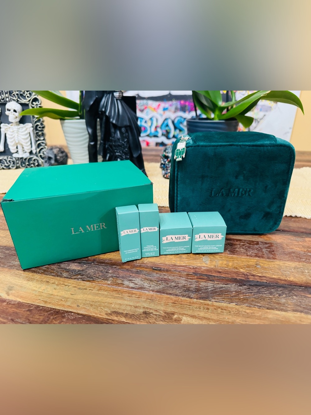 La Mer 5 PEICES Skincare Gift Set with Velvet Pouch